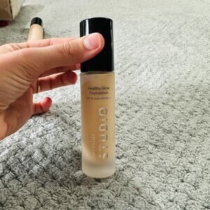 Amway Artistry STUDIO Healthy Future Glow Foundation SPF 15 Shade #4 30ML Light